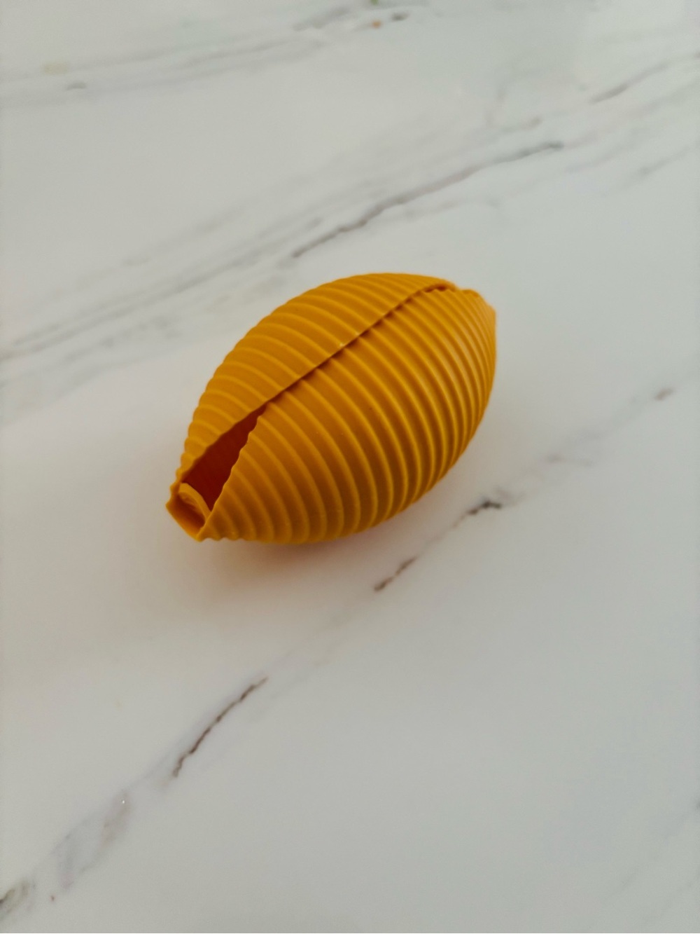 NWOT Fun Lemon Squeezer Kitchen Gadget Shell Pasta